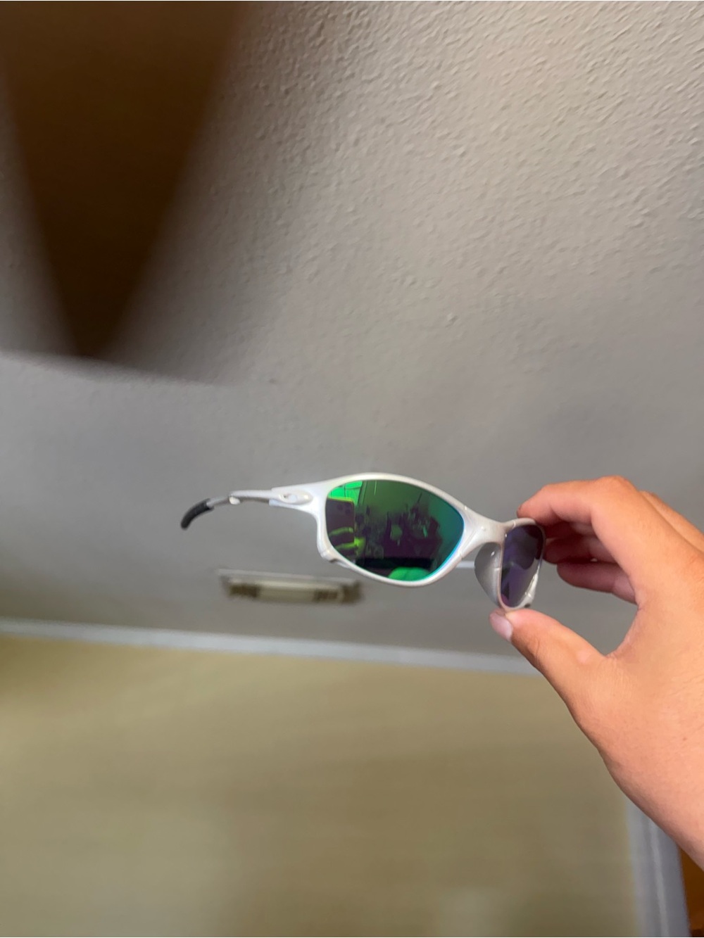 White Sports Sunglasses with Green Mirrored Lenses oaks